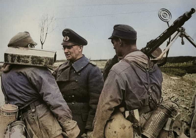 24 model with machine gun crew march 1944